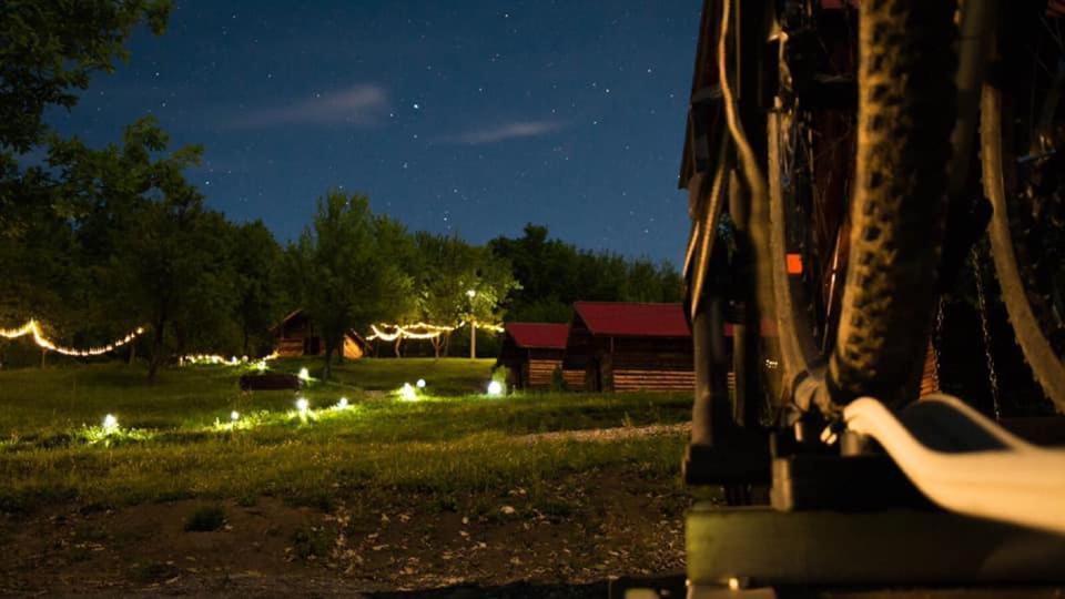 La 3 Stejari, Calimanesti Hotel Salatrucel Bagian luar foto